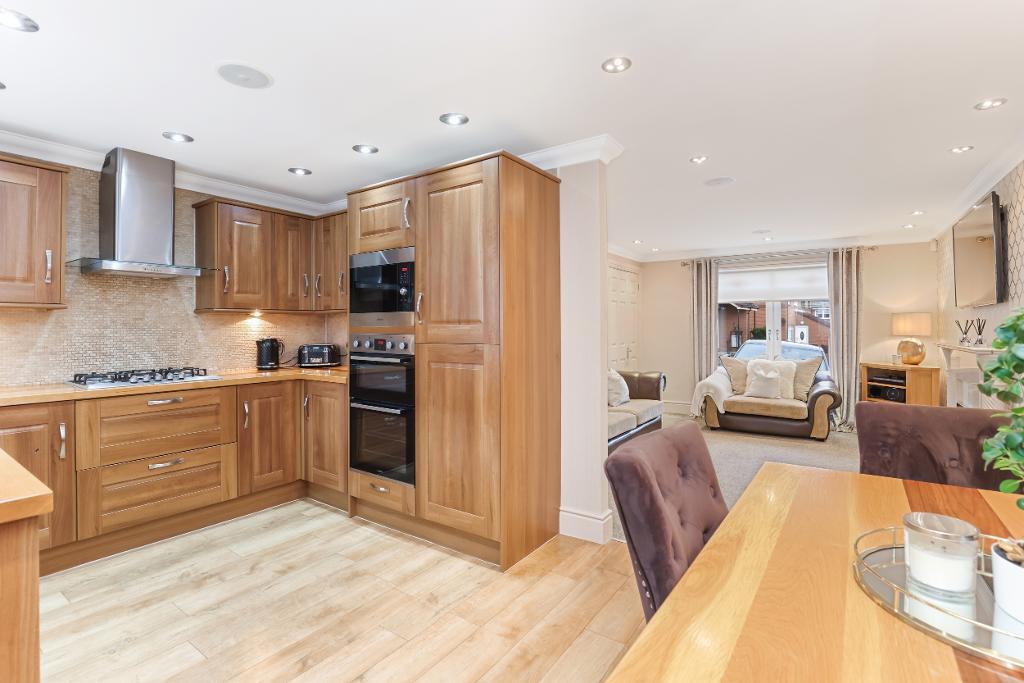 Kitchen/ Dining Area