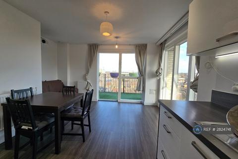 2 bedroom flat to rent, Adenmore Road, London, SE6