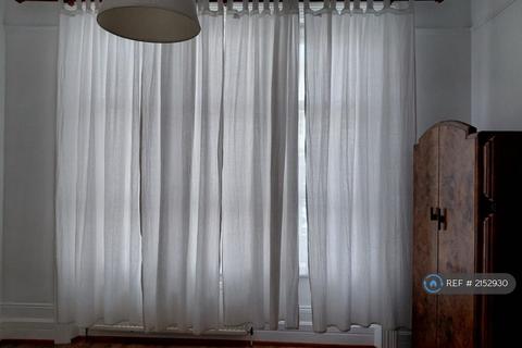 1 bedroom flat to rent, Rokesly Avenue, London, N8