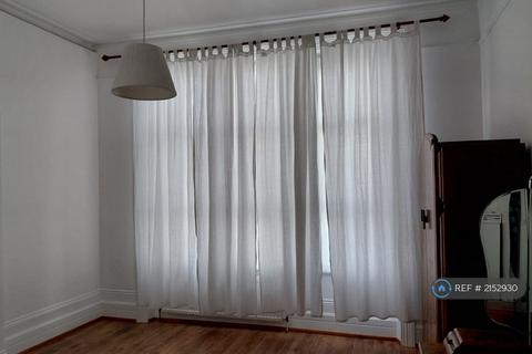 1 bedroom flat to rent, Rokesly Avenue, London, N8