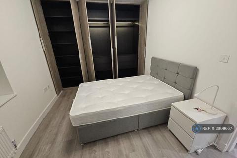 1 bedroom in a flat share to rent, Warwick House, London, NW3