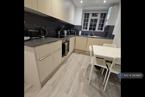 1 bedroom in a flat share to rent, Warwick House, London, NW3