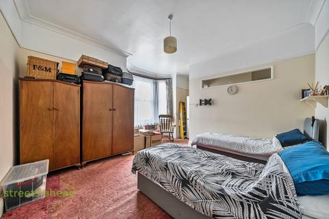undefined, Bensham Manor Road, Thornton Heath, CR7