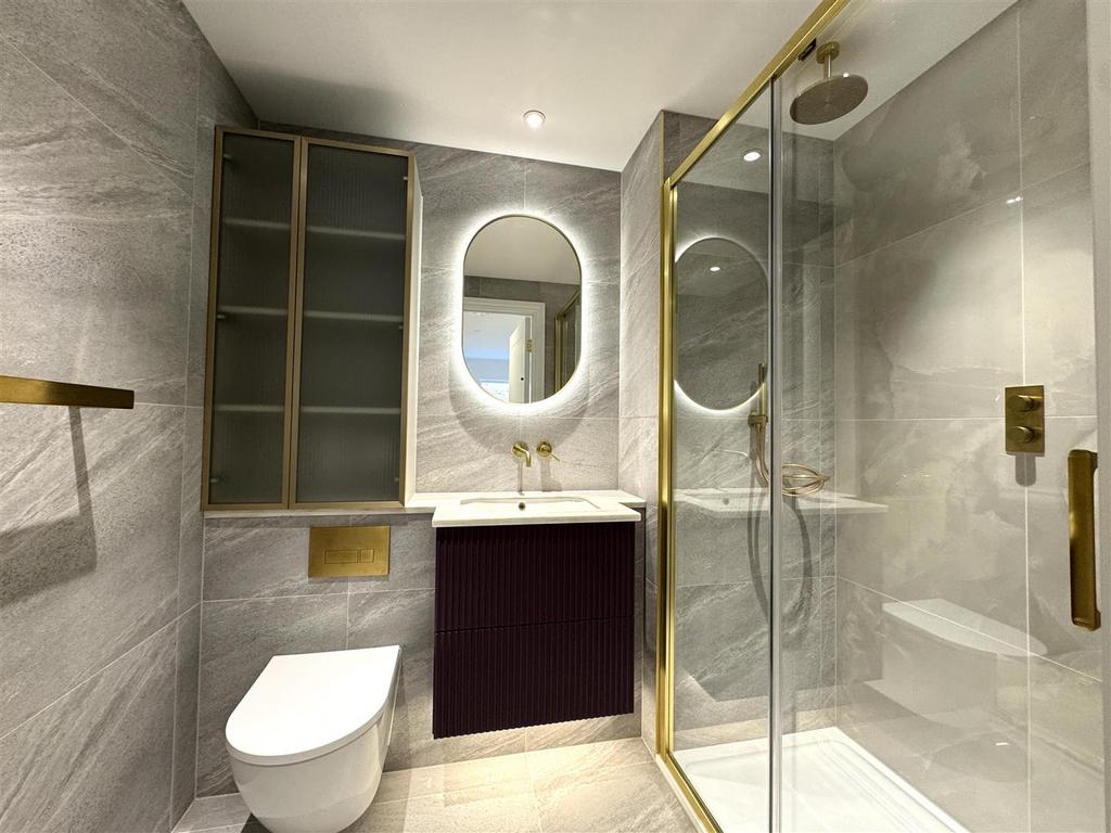Ensuite pic 3.jpeg