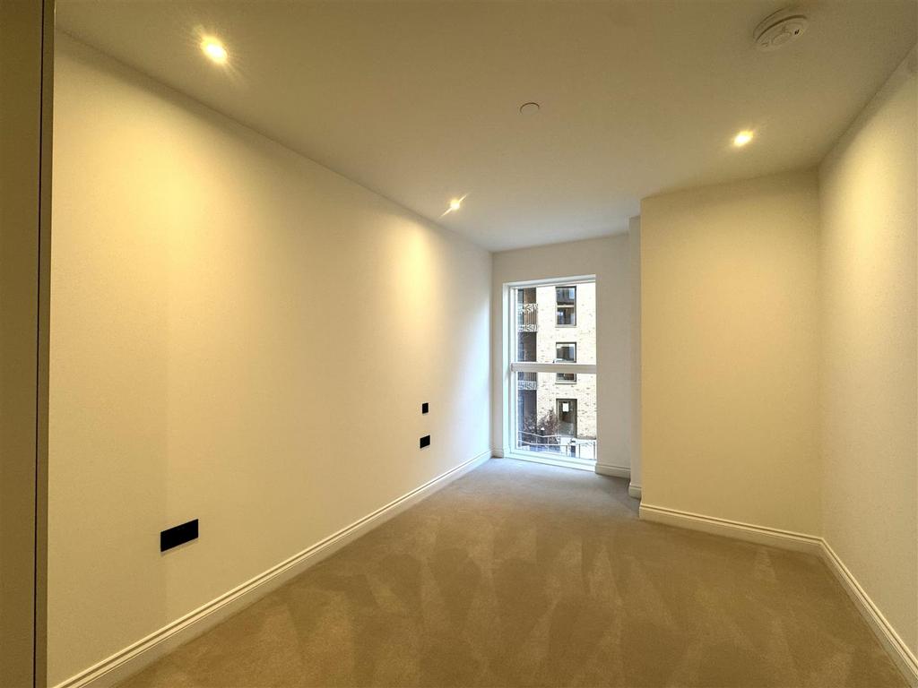 Bedroom 1 pic 2.jpeg