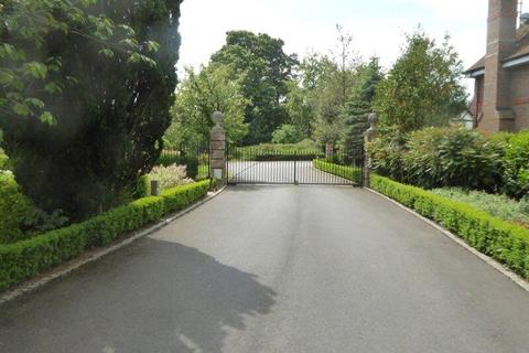 3 bedroom house to rent, Lucas Park Drive, Walton on the Hill, Tadworth, Surrey, KT20