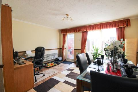 3 bedroom terraced house for sale, Magnolia Close, Kempston, Bedford, Bedfordshire, MK42
