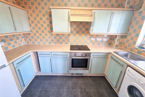 2 bedroom flat to rent, Ridley Close, Barking