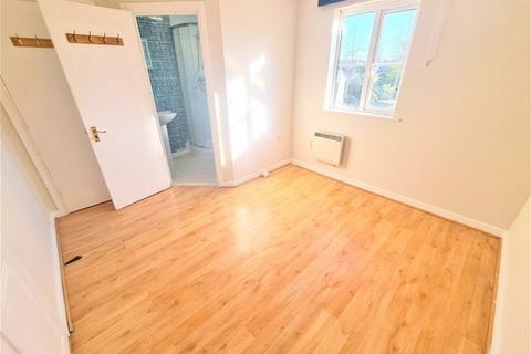 2 bedroom flat to rent, Ridley Close, Barking