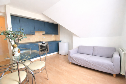 1 bedroom flat to rent, Newburgh Road, London, W3 6DQ