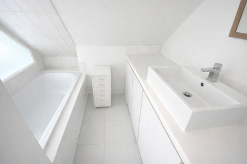 1 bedroom flat to rent, Newburgh Road, London, W3 6DQ