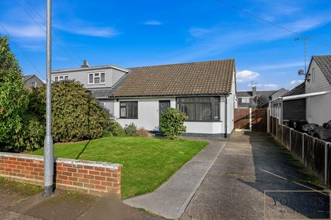 3 bedroom semi-detached bungalow for sale, Nutcombe Crescent, Rochford, SS4