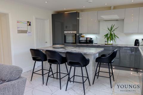 3 bedroom semi-detached bungalow for sale, Nutcombe Crescent, Rochford, SS4