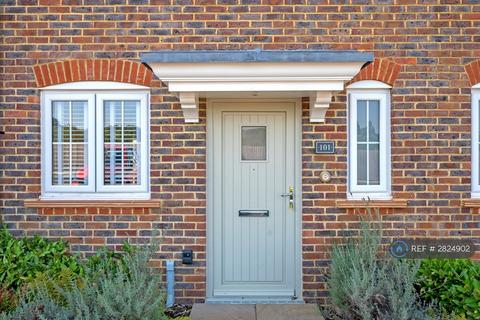 2 bedroom terraced house to rent, The Boulevard, Horsham, RH12