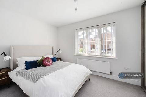 2 bedroom terraced house to rent, The Boulevard, Horsham, RH12