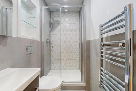 2 bedroom flat to rent, Beverley Way