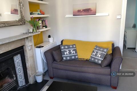 1 bedroom flat to rent, Strathblaine Rd, London, SW11