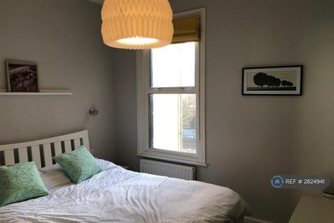 1 bedroom flat to rent, Strathblaine Rd, London, SW11