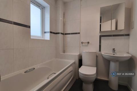 1 bedroom end of terrace house to rent, Bruce Close, Slough, SL1