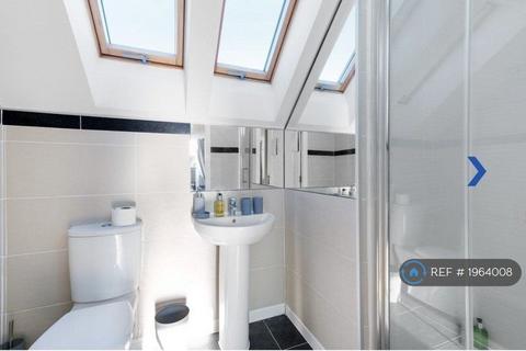 4 bedroom semi-detached house to rent, Lindsey Drive, Maidenhead, SL6