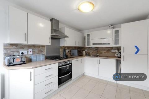 4 bedroom semi-detached house to rent, Lindsey Drive, Maidenhead, SL6