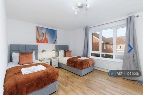 4 bedroom semi-detached house to rent, Lindsey Drive, Maidenhead, SL6