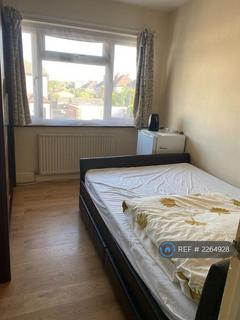 1 bedroom in a house share to rent, Braintree Road, London, HA4