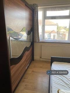 1 bedroom in a house share to rent, Braintree Road, London, HA4
