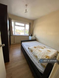 1 bedroom in a house share to rent, Braintree Road, London, HA4
