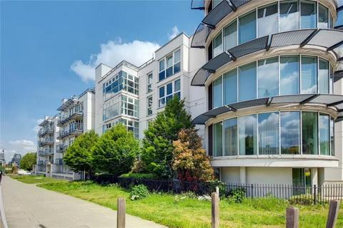 2 bedroom flat to rent, Phoenix Way, London