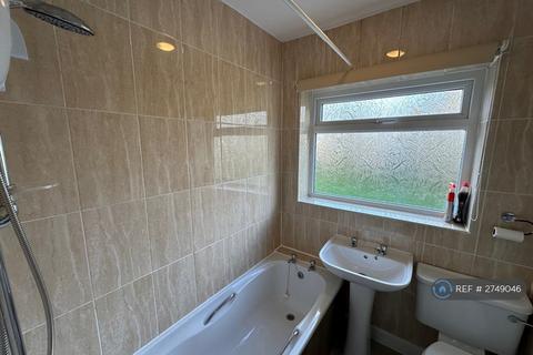 3 bedroom semi-detached house to rent, Heather Gardens, Leeds, LS13