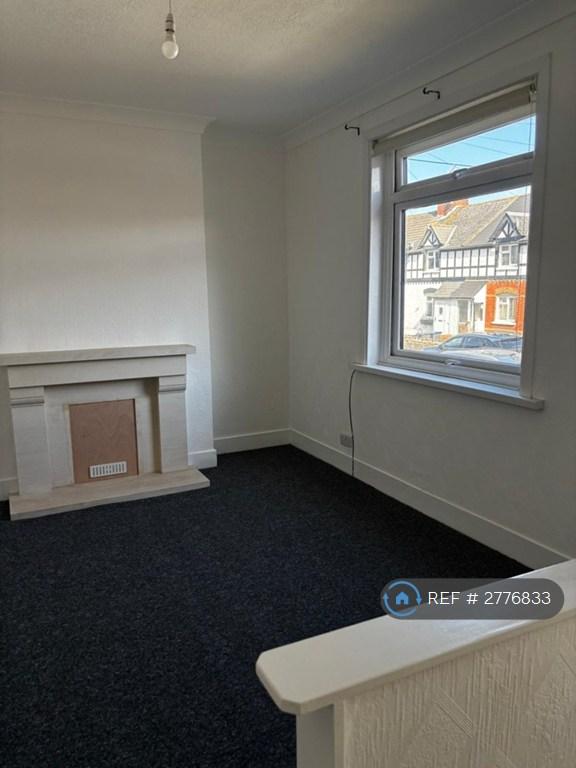 Sitting Room Middle Floor