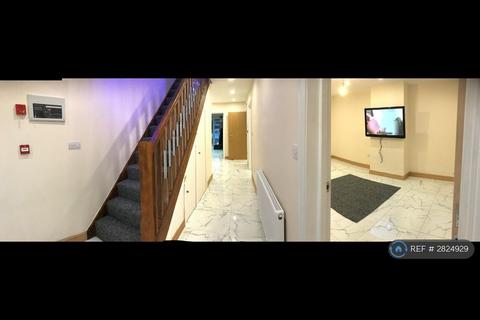 undefined, Charter Road, Kingston Upon Thames, KT1