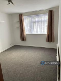 2 bedroom flat to rent, Lonsdale Close, Pinner, HA5