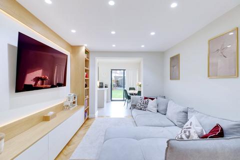 3 bedroom semi-detached house for sale, Elmer Gardens, Rainham RM13