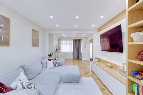 3 bedroom semi-detached house for sale, Elmer Gardens, Rainham RM13