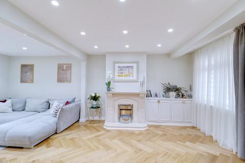 3 bedroom semi-detached house for sale, Elmer Gardens, Rainham RM13