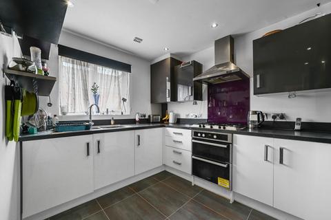 3 bedroom end of terrace house for sale, Maple Drive, Chigwell IG7