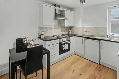 Studio to rent, Bride Street, London  N7