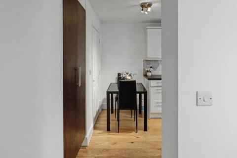 Studio to rent, Bride Street, London  N7