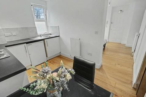 Studio to rent, Bride Street, London  N7