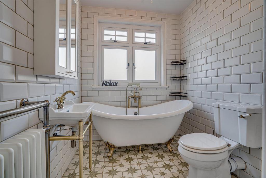 Bathroom (1).jpg