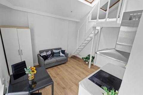 Studio to rent, Camden Road, London  N7