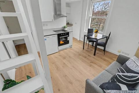 Studio to rent, Camden Road, London  N7