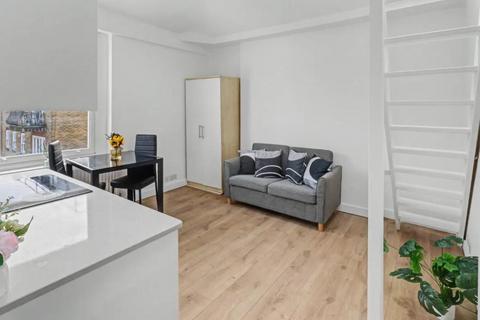 Studio to rent, Camden Road, London  N7