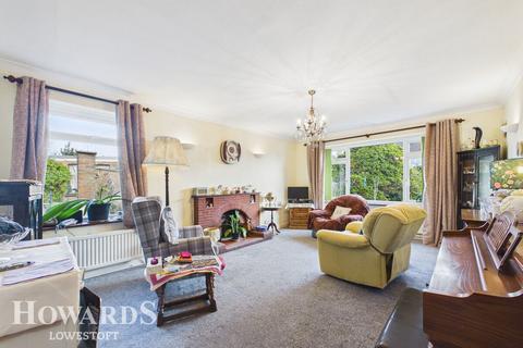 3 bedroom detached bungalow for sale, Somerleyton Road, Oulton