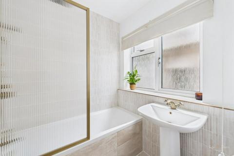 2 bedroom flat for sale, Regency Court, South Cliff, Eastbourne, BN20
