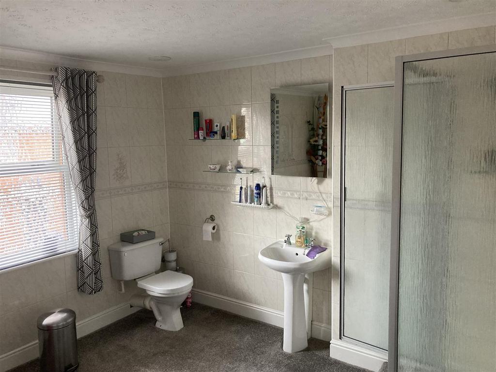 Bathroom.JPG