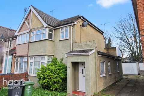 3 bedroom end of terrace house to rent, Ballards Road, DAGENHAM