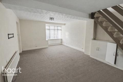 3 bedroom end of terrace house to rent, Ballards Road, DAGENHAM